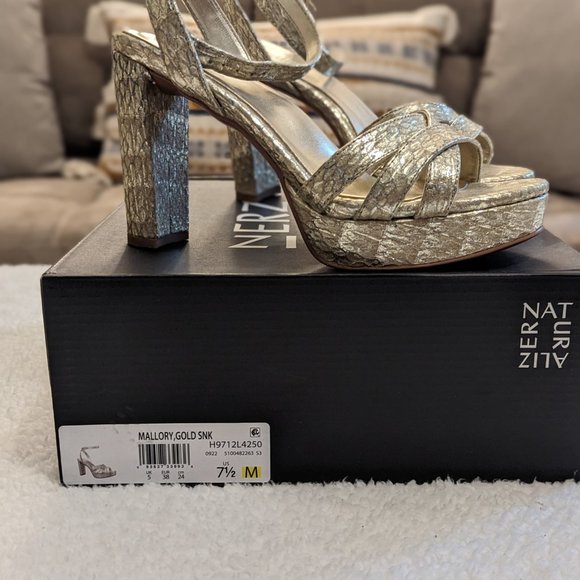 Neutralizer Gold Platform Heels – Size 7.5 - Picture 5 of 6